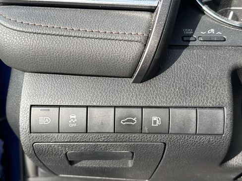 Used 2018 Toyota Camry LE image 20