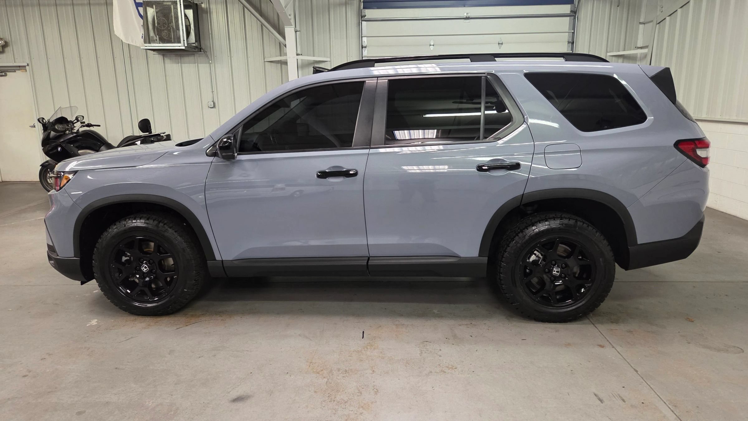 Used 2024 Honda Pilot TrailSport image 3