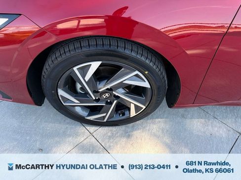 Certified 2024 Hyundai Elantra Limited FWD image 17