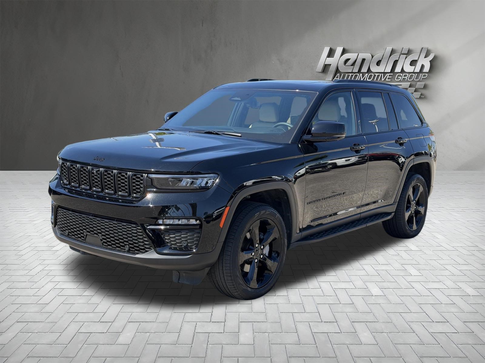 Used 2025 Jeep Grand Cherokee Limited w/ Luxury Tech Group II AWD/4WD image 5
