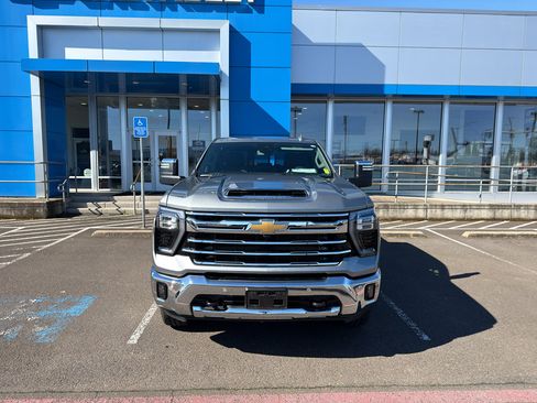 Used 2024 Chevrolet Silverado 2500 LTZ w/ LTZ Plus Package image 2