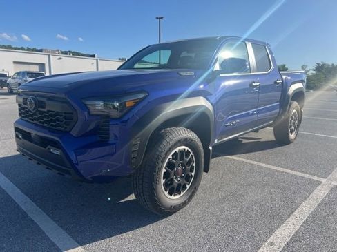 Certified 2025 Toyota Tacoma TRD Off-Road w/ TRD Off Road Upgrade Package AWD/4WD image 1
