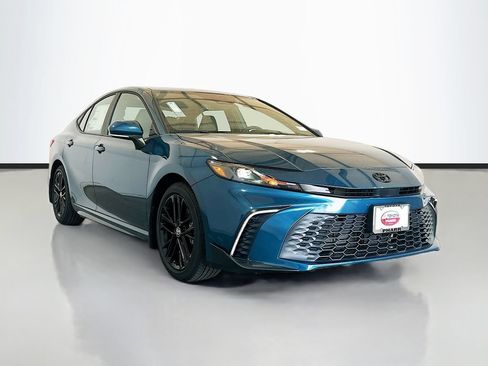 New 2026 Toyota Camry SE FWD image 3