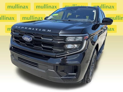 Used 2025 Ford Expedition Active RWD image 10