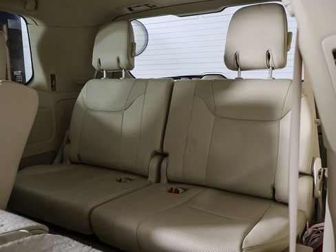 Used 2016 Lexus LX 570 4WD image 40