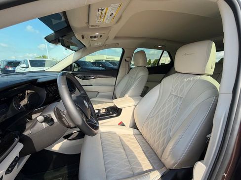 Used 2023 Buick Envision Avenir FWD image 9