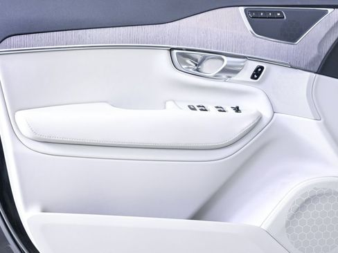 Used 2023 Volvo XC90 B5 Plus w/ Protection Package Premier image 8