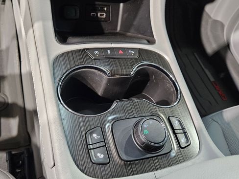 Used 2020 GMC Acadia SLT FWD image 32
