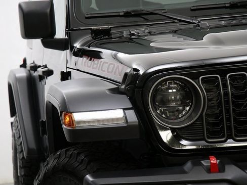 Used 2025 Jeep Wrangler Unlimited Rubicon image 4