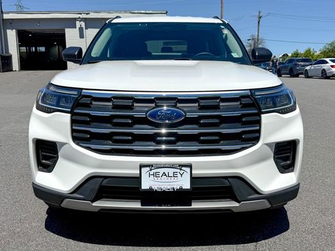 Used 2025 Ford Explorer Active AWD/4WD image 2