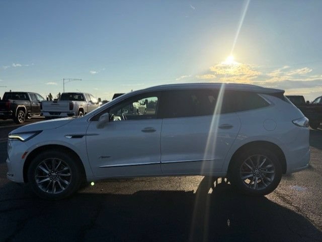 Used 2023 Buick Enclave Avenir w/ Avenir Technology Package FWD image 3