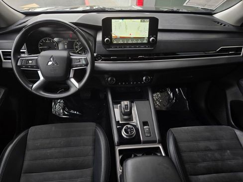Used 2024 Mitsubishi Outlander SE Black Edition image 14