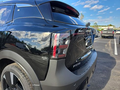 New 2026 Nissan Kicks SR FWD image 35