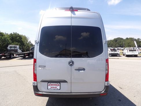 Used 2025 Mercedes-Benz Sprinter 2500 image 6