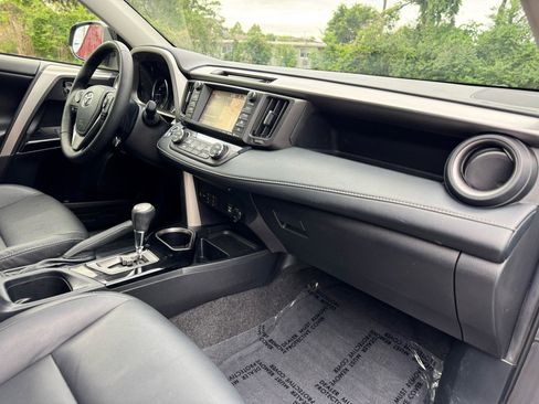 Used 2018 Toyota RAV4 Limited FWD image 23
