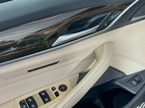 Used 2022 BMW 530i xDrive w/ Premium Package image 15