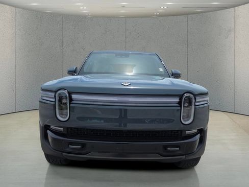 Used 2025 Rivian R1T Premium AWD/4WD image 12