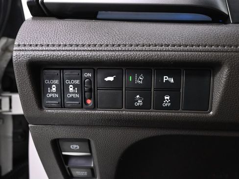 Used 2018 Honda Odyssey Elite image 16
