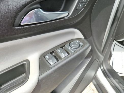 Used 2021 Chevrolet Equinox LS image 13