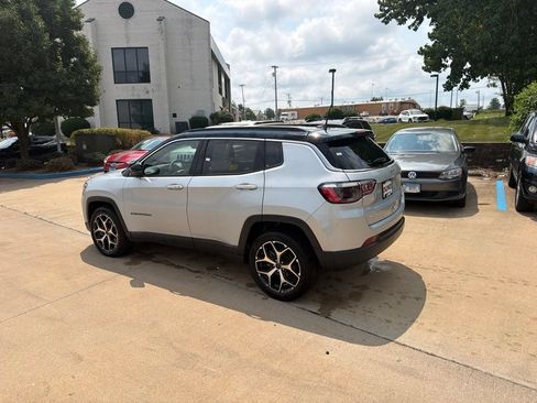 Used 2025 Jeep Compass Limited AWD/4WD image 8