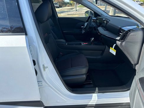 New 2026 Nissan Kicks SR image 13