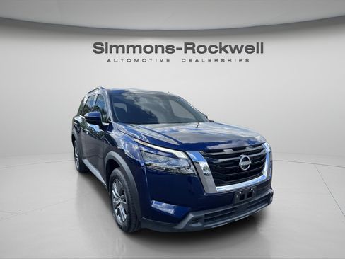 Used 2025 Nissan Pathfinder SV AWD/4WD image 7