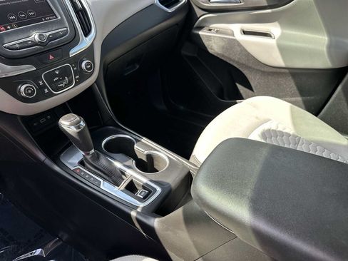 Used 2020 Chevrolet Equinox LS w/ LS Convenience Package FWD image 21