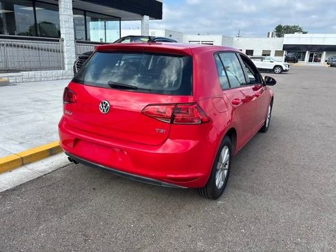 Used 2015 Volkswagen Golf 4-Door FWD image 6