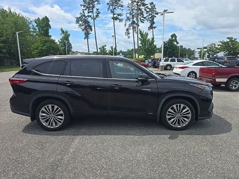 Used 2021 Toyota Highlander Platinum AWD/4WD image 4