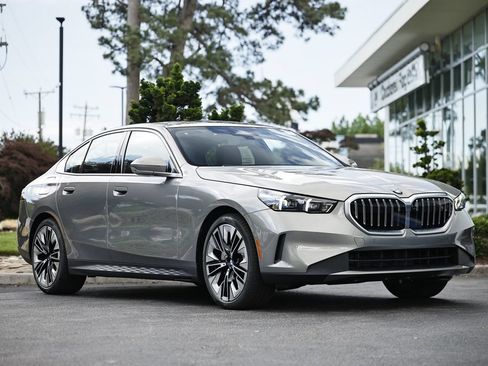 New 2027 BMW 530i w/ Premium Package RWD image 1