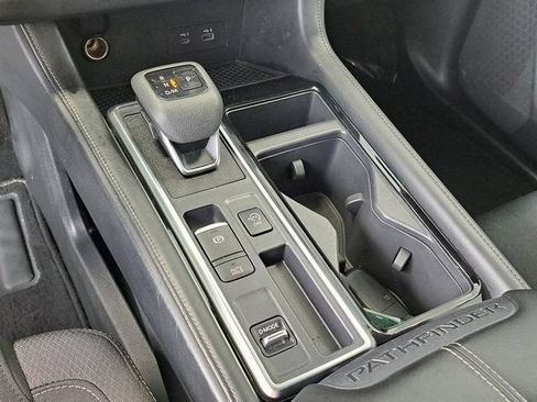 Used 2023 Nissan Pathfinder SV FWD image 18