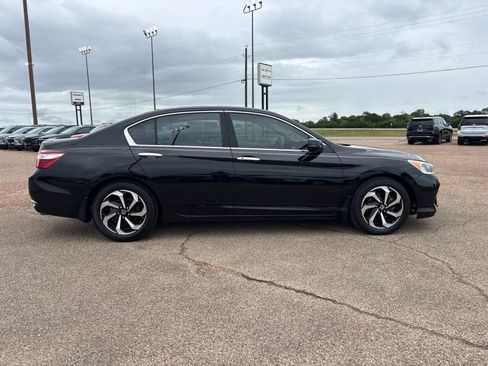 Used 2017 Honda Accord EX-L image 7