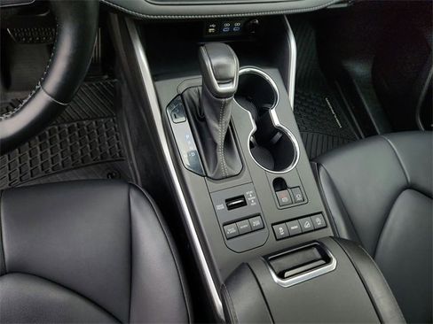 Used 2022 Toyota Highlander XLE image 21