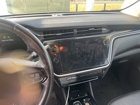 Used 2023 Chevrolet Bolt EUV LT w/ Convenience Package image 11