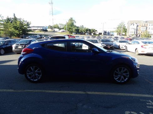 Used 2017 Hyundai Veloster FWD image 10