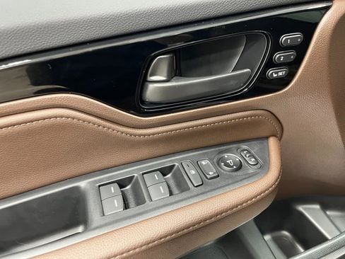 New 2026 Honda Odyssey Touring image 13