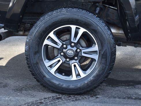 Used 2016 Toyota Tacoma TRD Sport w/ Towing Package image 37