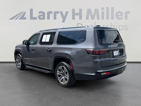 Used 2024 Jeep Wagoneer L Series II w/ Flexible Seating Group AWD/4WD image 3