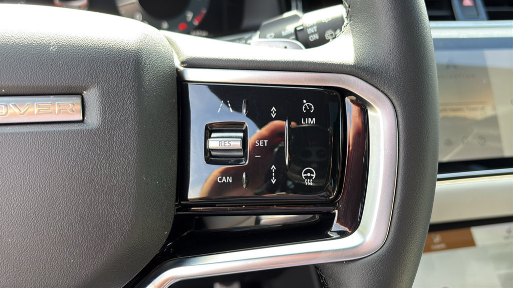 Certified 2023 Land Rover Range Rover Evoque R-Dynamic SE AWD/4WD image 18