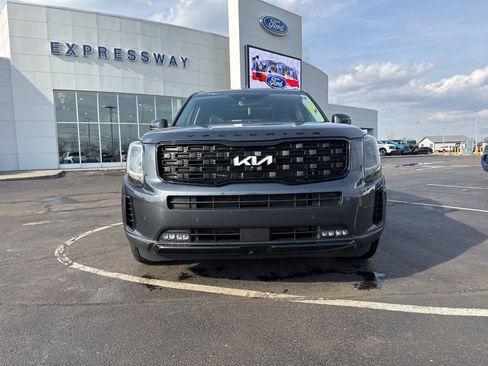 Used 2022 Kia Telluride SX w/ SX Prestige Package image 2