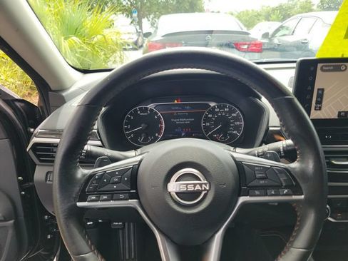 Used 2023 Nissan Altima 2.5 SR w/ SR Premium Package FWD image 22