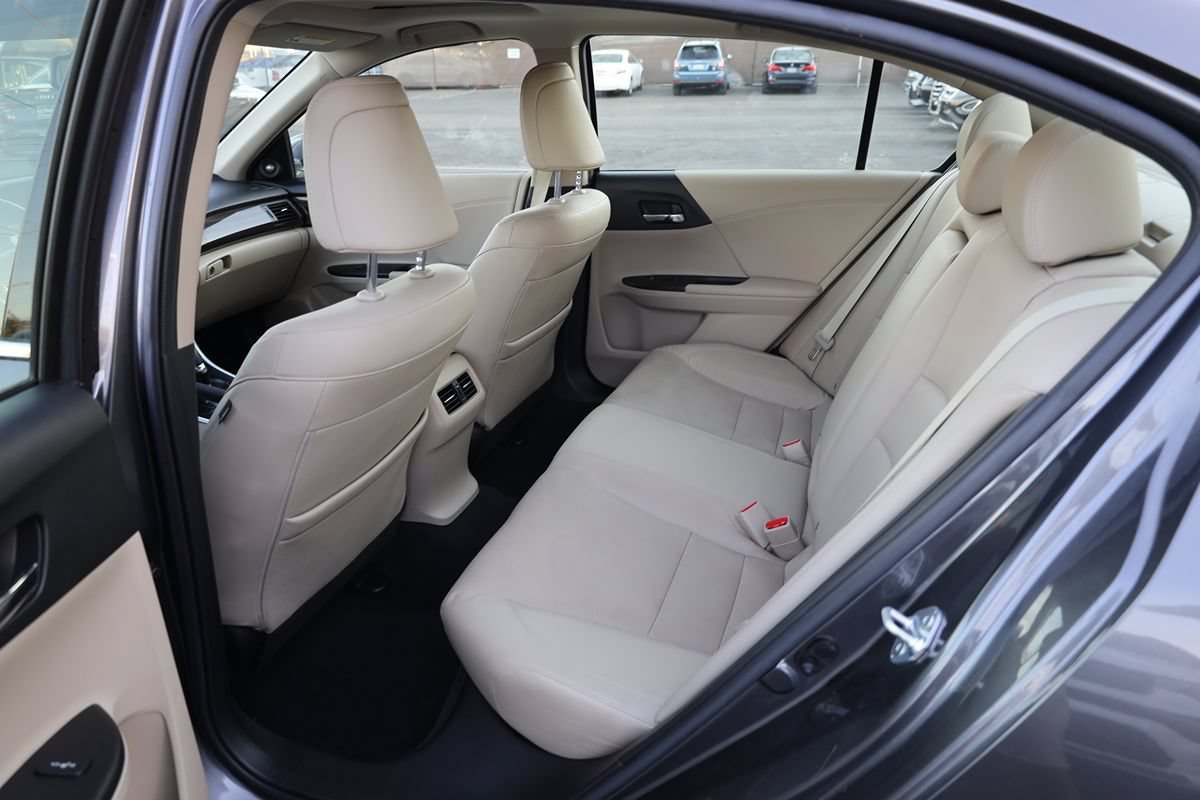 Used 2017 Honda Accord Touring image 12