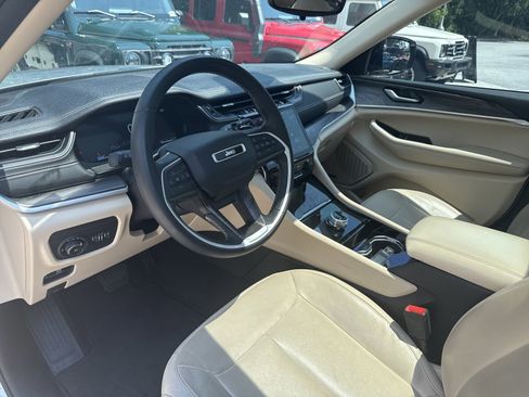 Used 2021 Jeep Grand Cherokee L Limited RWD image 12