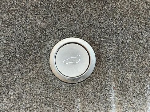 Used 2022 Tesla Model S AWD image 46