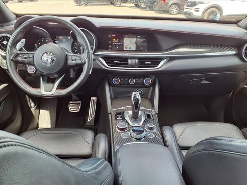 Used 2023 Alfa Romeo Stelvio Estrema image 17