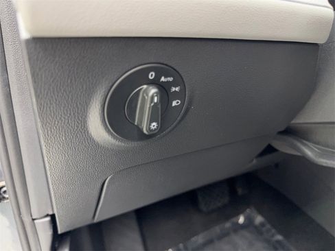 Used 2024 Volkswagen Taos SE image 56