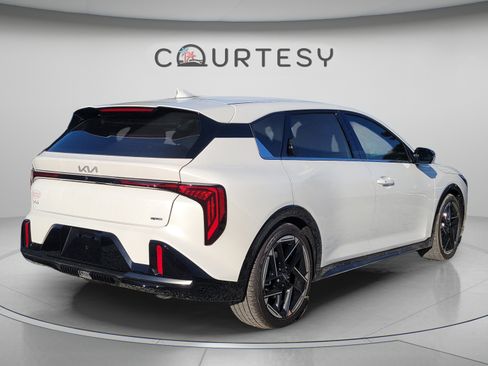 New 2026 Kia K4 GT-Line FWD image 3