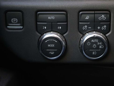 Used 2024 GMC Sierra 1500 SLT image 16