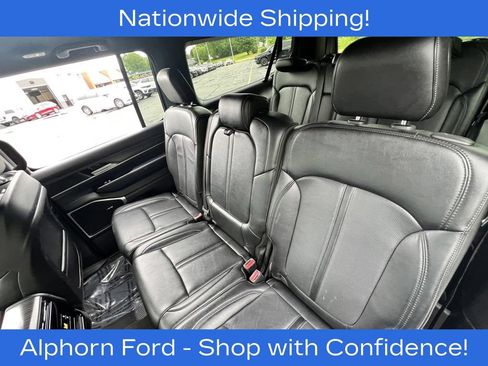 Used 2024 Jeep Wagoneer L Series II w/ Flexible Seating Group AWD/4WD image 32