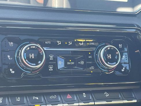 Used 2024 GMC Sierra 2500 AT4 w/ AT4 Premium Plus Package image 24